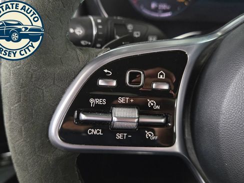 Used 2021 Mercedes-Benz GLC 300 4MATIC w/ Premium Package image 13