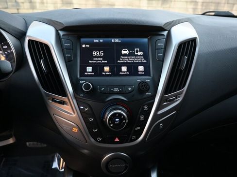 Used 2017 Hyundai Veloster image 26