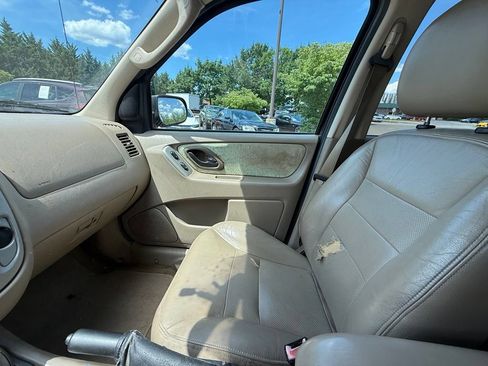 Used 2005 Ford Escape Limited AWD/4WD image 10