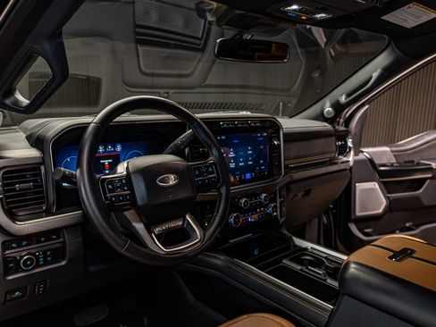 Used 2023 Ford F250 Platinum AWD/4WD image 5