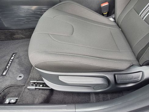 New 2025 Hyundai Elantra SEL image 16
