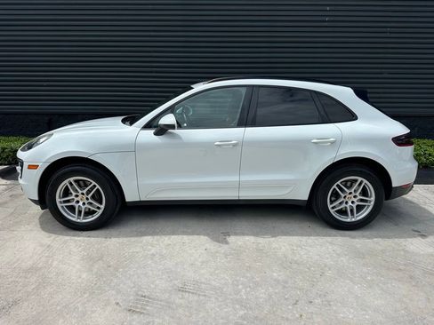 Certified 2018 Porsche Macan w/ Premium Package Plus AWD/4WD image 3