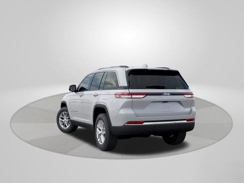 New 2026 Jeep Grand Cherokee Laredo X RWD image 3