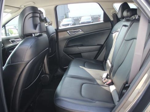 Used 2023 Kia Sportage EX AWD/4WD image 25