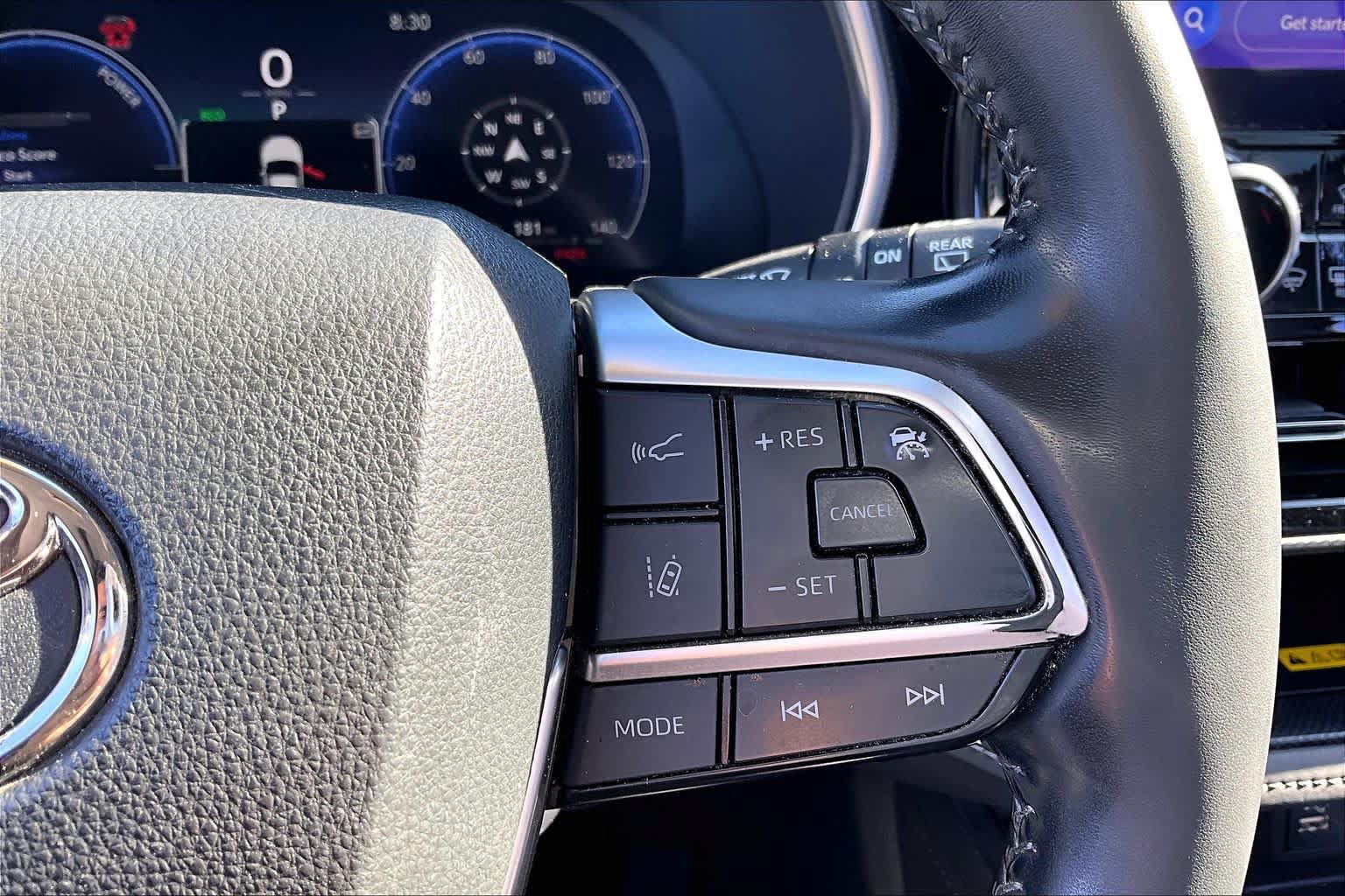 Used 2023 Toyota Highlander Platinum AWD/4WD image 24