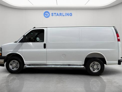 Used 2025 Chevrolet Express 2500 w/ Driver Convenience Package RWD image 4