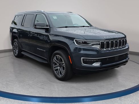 Used 2024 Jeep Wagoneer 4WD w/ Premium Group I image 3