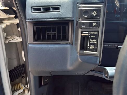 Used 1991 Oldsmobile Cutlass Calais Sedan FWD image 15