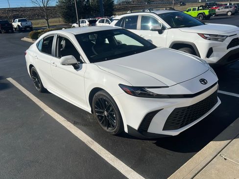 Certified 2025 Toyota Camry SE image 5