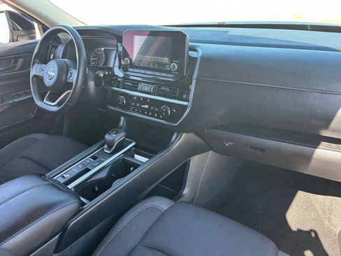 Certified 2025 Nissan Pathfinder SV FWD image 13