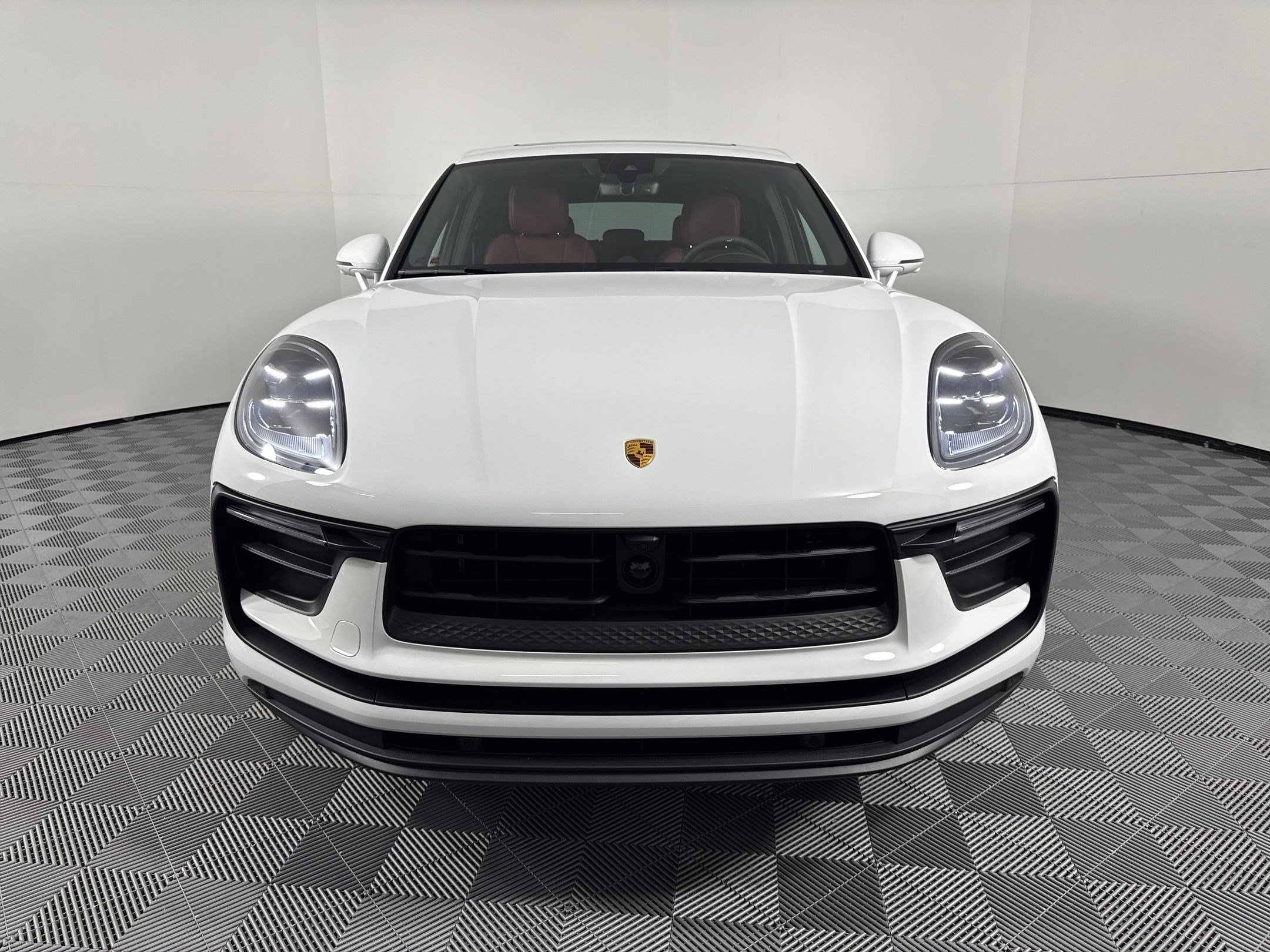 Certified 2026 Porsche Macan AWD/4WD image 10