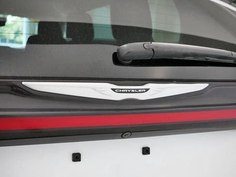 Used 2024 Chrysler Pacifica Touring-L image 53