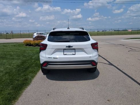 Used 2026 Chevrolet Trax LT w/ Driver Confidence Package FWD image 8
