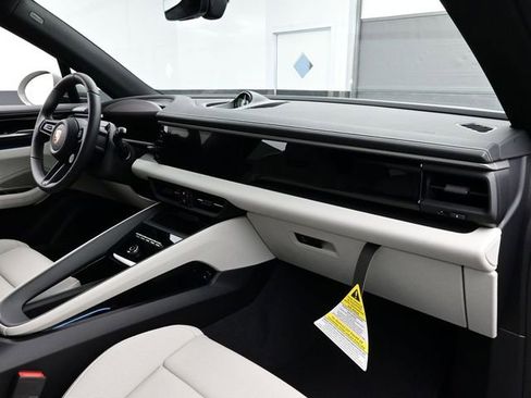 New 2026 Porsche Macan Electric image 19