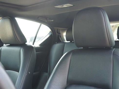 Used 2015 Lexus CT 200h w/ Navigation Package FWD image 10