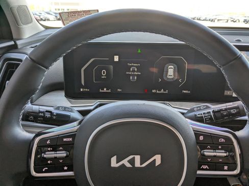 Certified 2025 Kia Sorento SX image 33