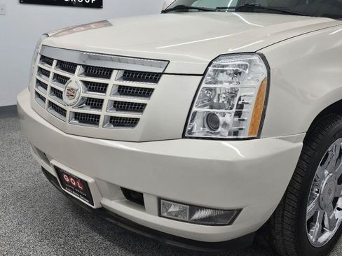 Used 2013 Cadillac Escalade Luxury RWD image 8