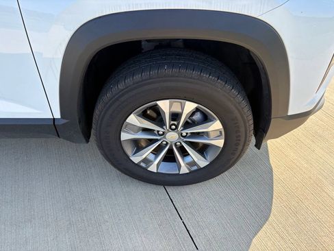 Used 2026 Chevrolet Equinox LT w/ Convenience Package II FWD image 29