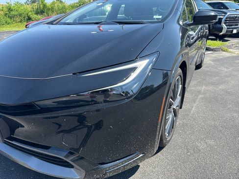 Used 2024 Toyota Prius XLE FWD image 28