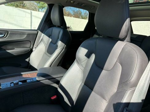 Used 2023 Volvo XC60 B5 Plus image 14