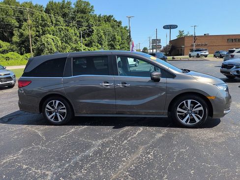 Used 2021 Honda Odyssey Touring image 2