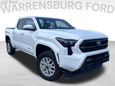 Used 2025 Toyota Tacoma SR5 AWD/4WD image 1