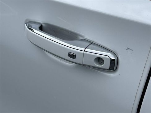 Used 2022 Chevrolet Suburban Premier image 15