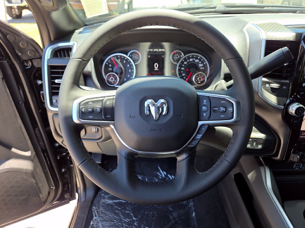 New 2026 RAM 2500 Big Horn AWD/4WD image 32
