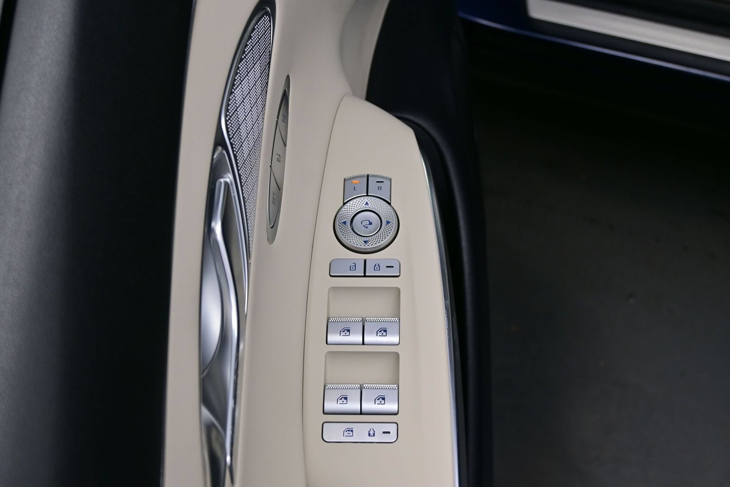 Used 2025 Genesis GV70 2.5T w/ Select Package AWD/4WD image 9