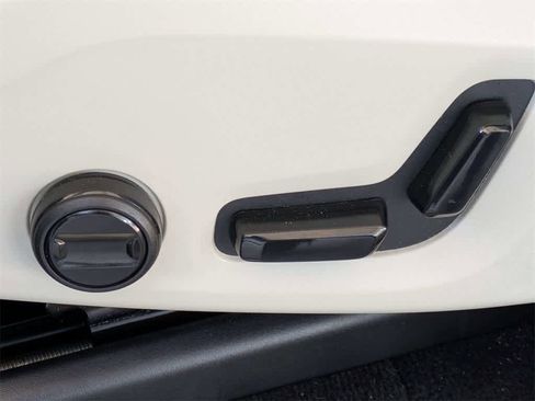 Used 2020 Volvo XC90 T6 Momentum w/ Protection Package Premier image 26