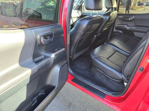 Used 2017 Toyota Tacoma TRD Pro AWD/4WD image 29