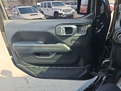 Used 2023 Jeep Wrangler Altitude image 32