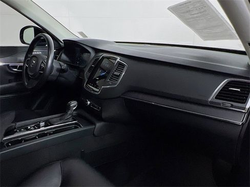 Used 2020 Volvo XC90 T6 Momentum w/ Protection Package Premier image 41