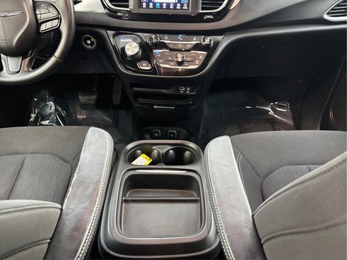 Used 2018 Chrysler Pacifica Touring Plus w/ S Appearance Package FWD image 22