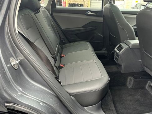 Certified 2024 Volkswagen Taos SE image 15
