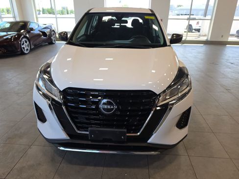 Used 2022 Nissan Kicks S FWD image 3