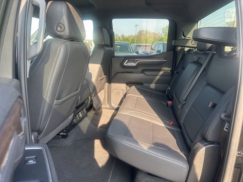 Used 2025 GMC Sierra 1500 SLT image 18