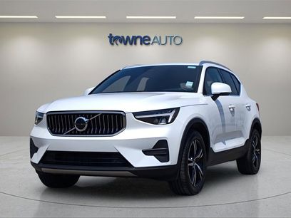 Used 2025 Volvo XC40 B5 Core