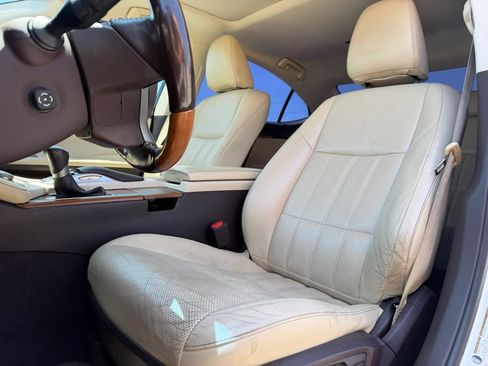 Used 2016 Lexus ES 300h w/ Luxury Package w/Wood Trim FWD image 10