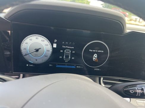 Used 2024 Hyundai Elantra SEL w/ Convenience Package FWD image 1