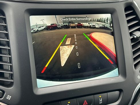 Used 2023 Jeep Cherokee Altitude Lux image 20