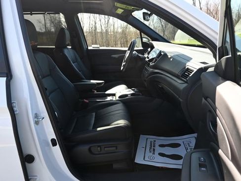 Used 2023 Honda Passport TrailSport image 19