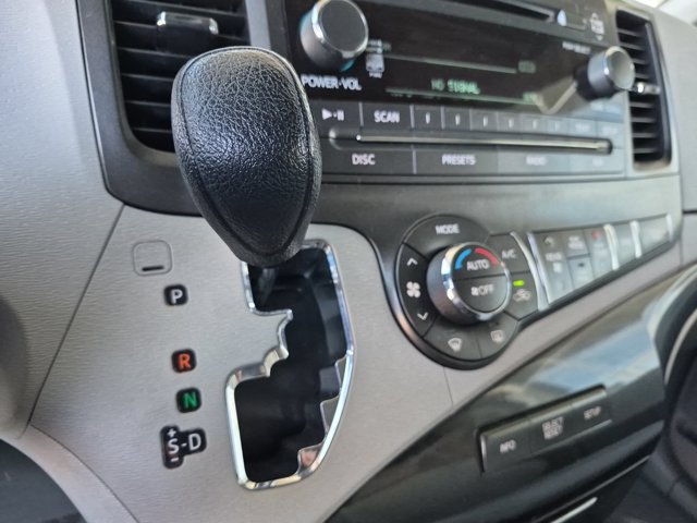 Used 2013 Toyota Sienna LE w/ Towing Pkg FWD image 22
