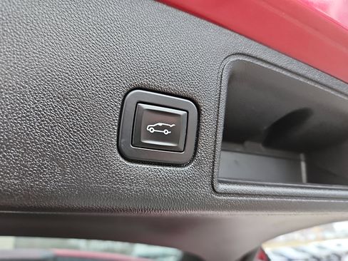 Used 2018 GMC Terrain Denali w/ Advanced Safety Package image 32