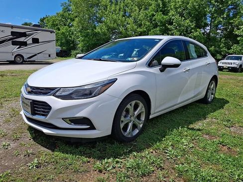 Used 2018 Chevrolet Cruze Premier FWD image 2