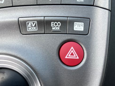 Used 2013 Toyota Prius Five FWD image 18