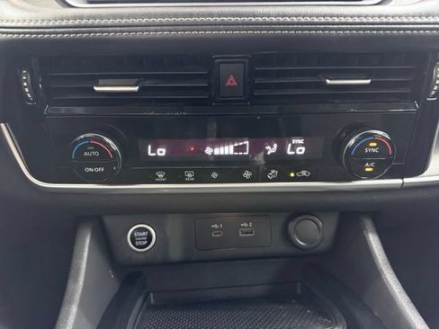 Used 2022 Nissan Rogue SV FWD image 28