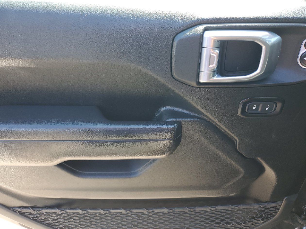Used 2024 Jeep Wrangler Unlimited AWD/4WD image 17