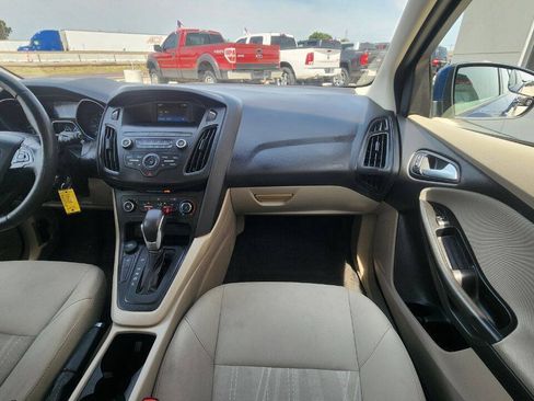 Used 2018 Ford Focus SE w/ Cold Weather Package FWD image 16