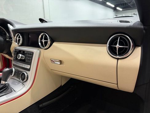 Used 2013 Mercedes-Benz SLK 350 image 39